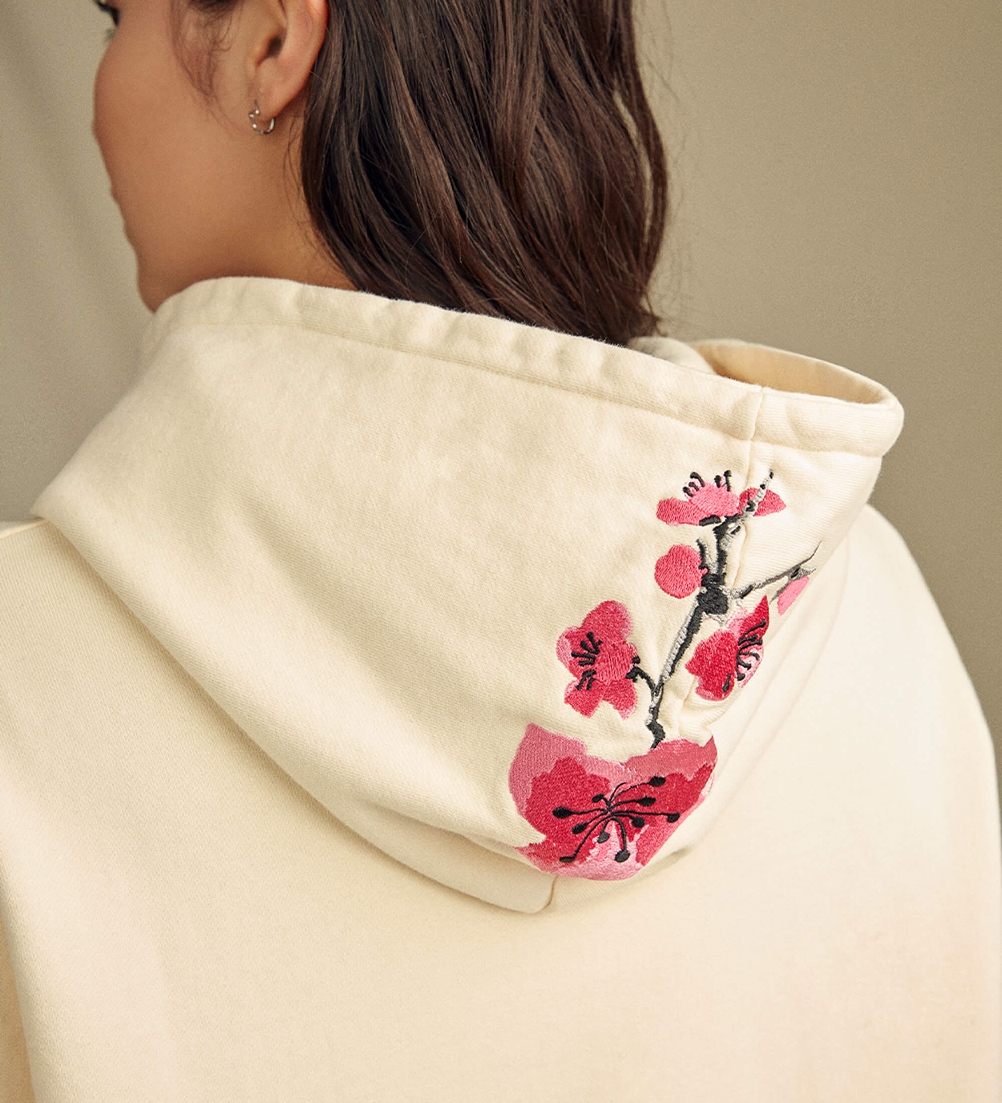 610-heritage-ivory-cherry-blossom-embroidered-cotton-hoodie-6.jpg Heritage Ivory Cherry Blossom-Embroidered Cotton Hoodie